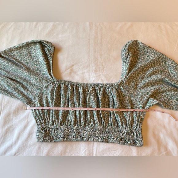Urban Outfitters “Phoebe” Puff Sleeve Floral Print Crop Top Size M Medium EUC - Picture 5 of 9